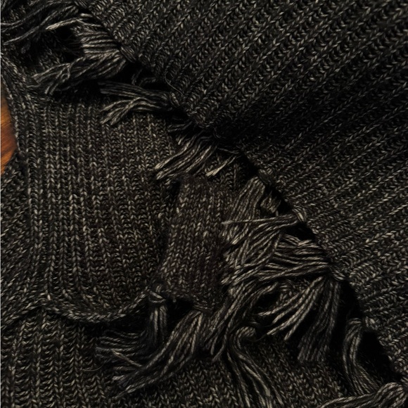 American Eagle Outfitters Black and Gray Knit Poncho/Shrug - Picture 9 of 10